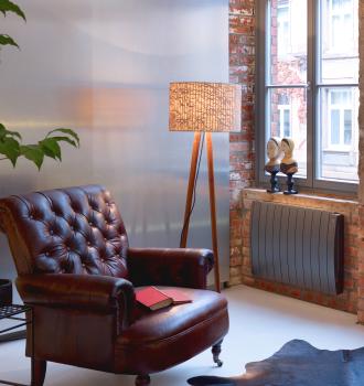 Photo d'ambiance bureau avec radiateur Acova Taiga Premium noir